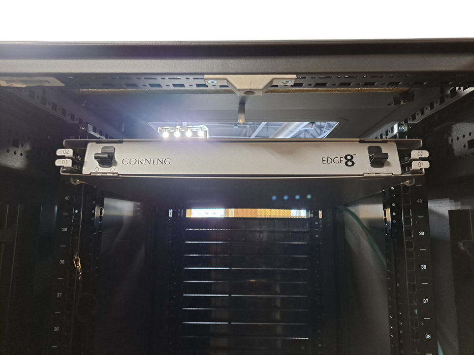 HP 42U Server Rack Cabinet Fully Enclosed w/ 2x PWR Bar | No Keys )