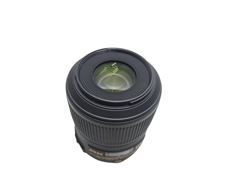 Nikon AF-S DX Micro Nikkor 85mm F/3.5G ED VR Lens W/ 52mm UV HAZE-1 Filter )