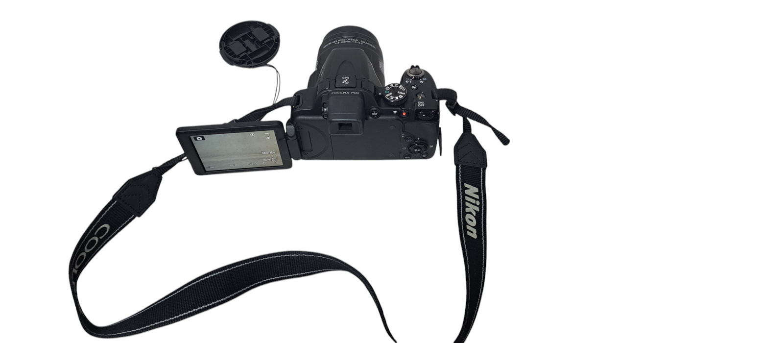 Nikon COOLPIX P520 18.1MP Digital Camera W/ Charger