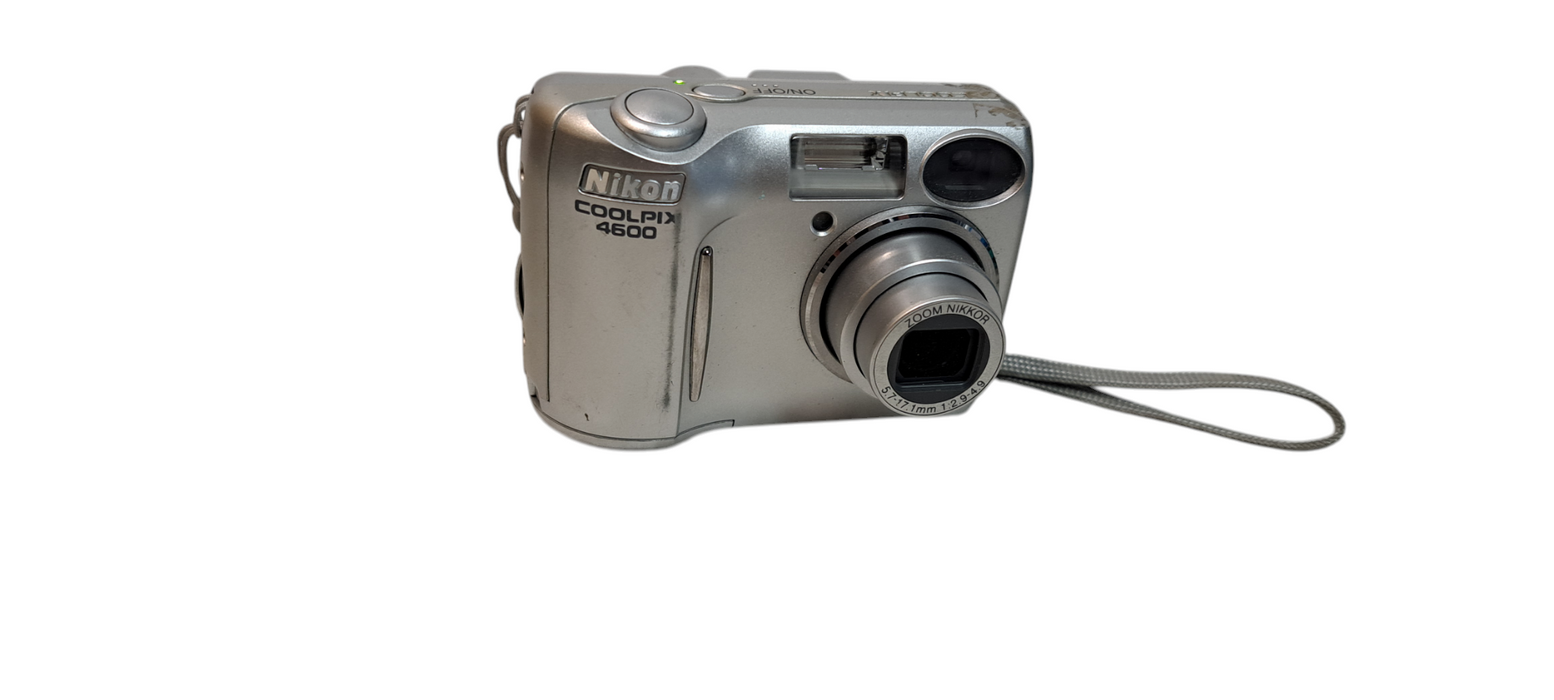 Nikon Coolpix 4600 Digital Camera 4MP 3x Optical Zoom