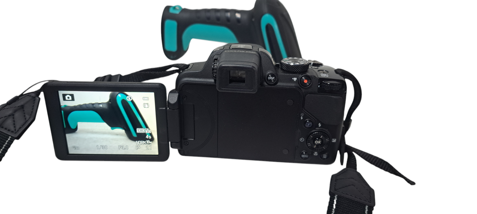 Nikon COOLPIX P520 18.1MP Digital Camera W/ Charger