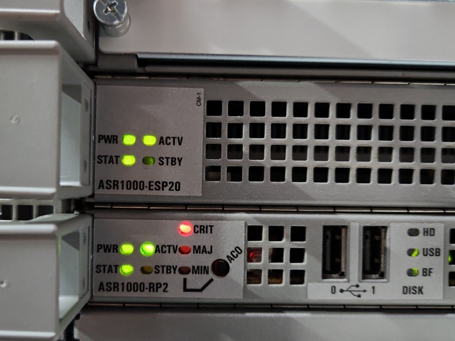 Cisco ASR 1004 w/ SPA-5x1GE-V2, ASR1000-ESP20, ASR1000-RP2, 2x PSU