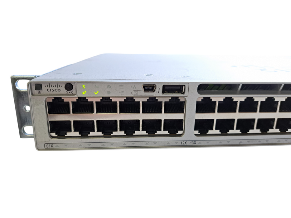 Cisco C9300-48T-E V02 | 48-Port Gigabit L2 Switch w/ C9300-NM-4M 10G Module )