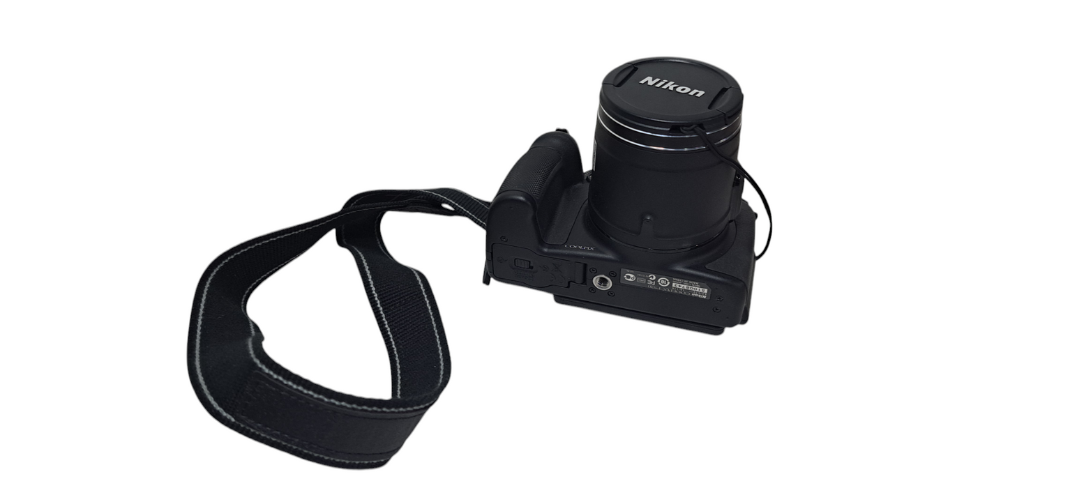 Nikon COOLPIX P520 18.1MP Digital Camera W/ Charger