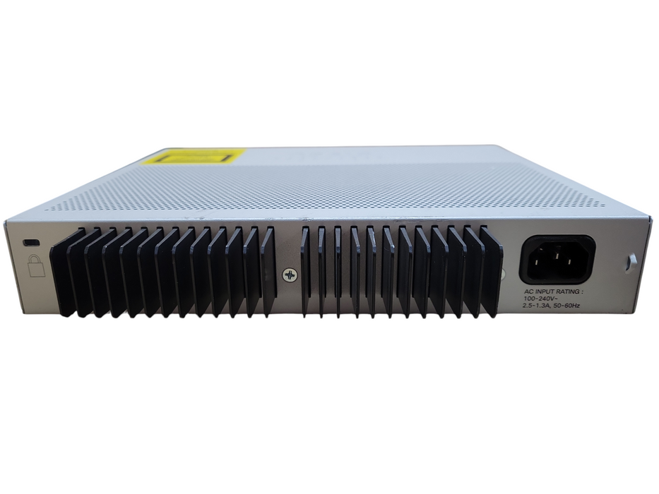 Cisco WS-C2960L-8PS-LL | 8-Port Gigabit PoE+ 2x SFP Silent Managed Switch !