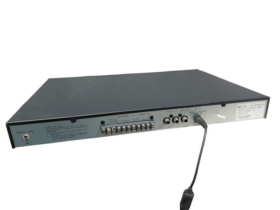 Toa AM/FM Synthesiser Tuner Model: DT-930 =