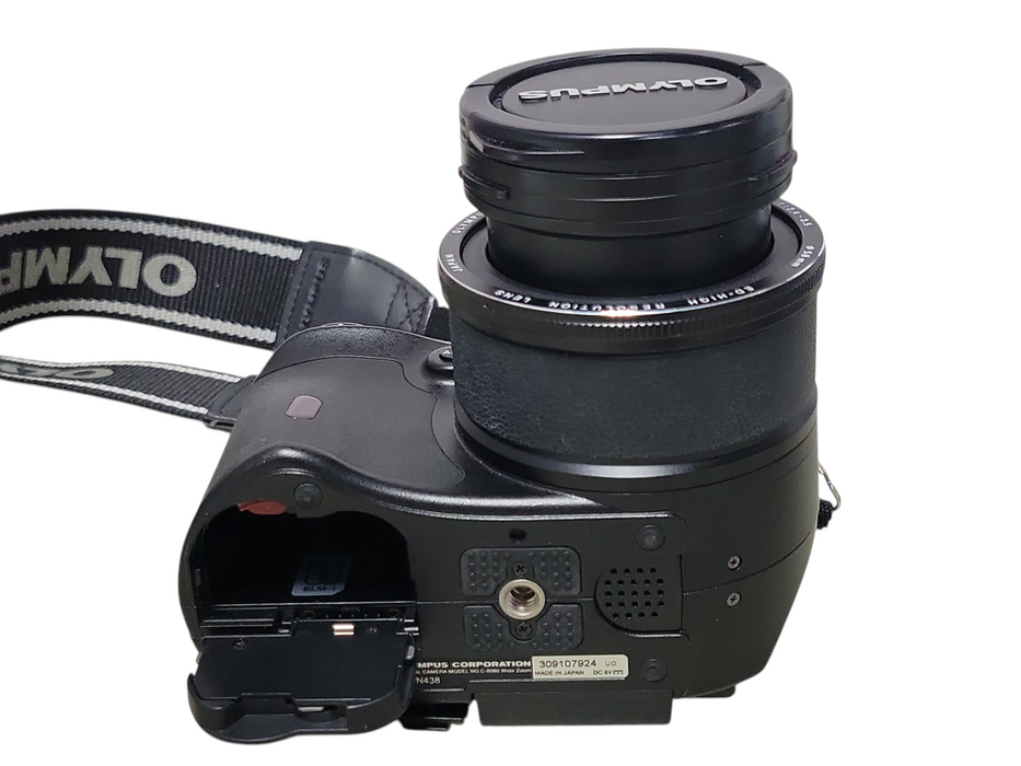 Olympus C-8080 Wide Zoom Compact Camera 8MP, No Battery, No CF/SD Card _