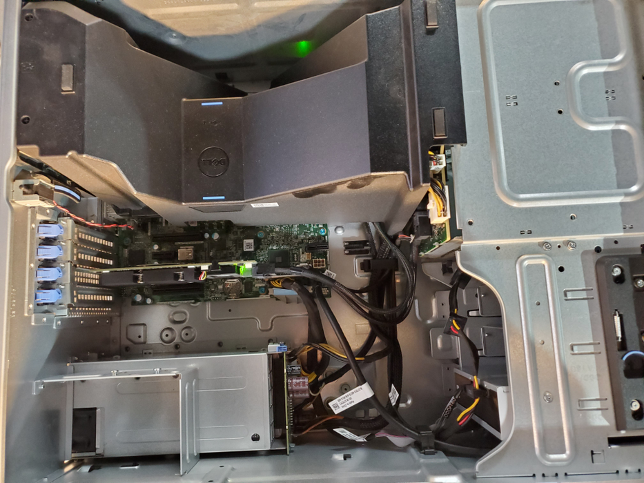 Dell PowerEdge T330 - Xeon E3-1240 v6 32GB DDR4 PERC H730 2x495W PSU