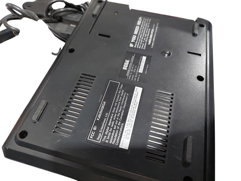 Sega Genesis ( Parts ) Model: MK-1601-22 With 2 Controllers Model: 1650 =