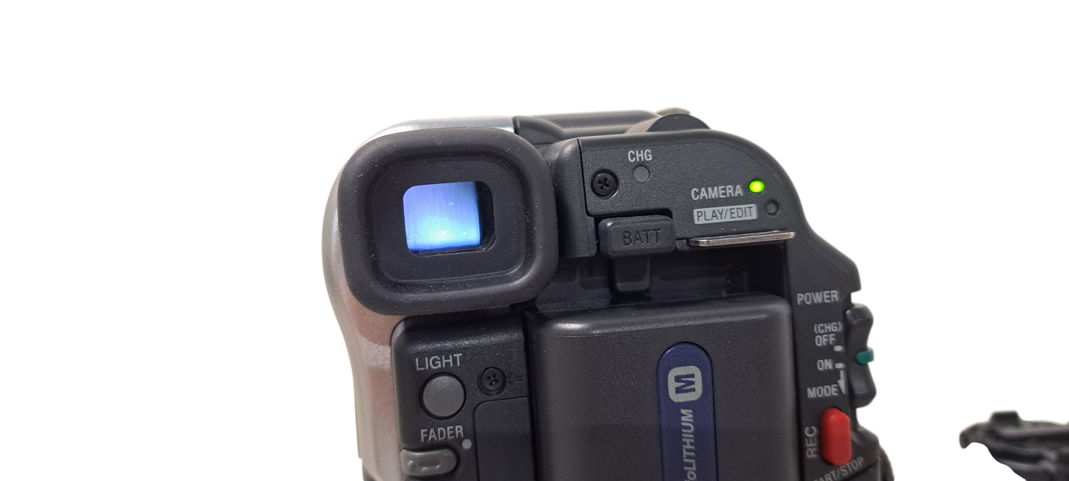 Sony Handycam CCD-TRV138 Camcorder Video Hi8 Nightshot 8mm Camera Q
