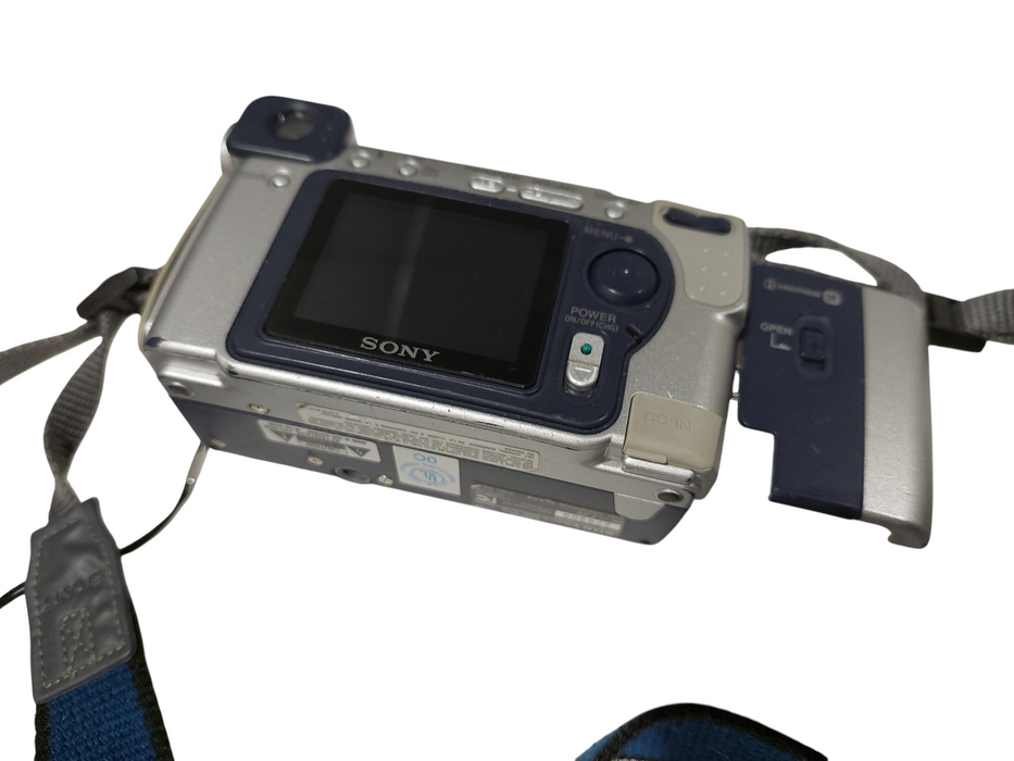 Sony CyberShot MPEG Movie HQ Digital Still Cam3.3 MegaPixels Model: DSC-S70 =
