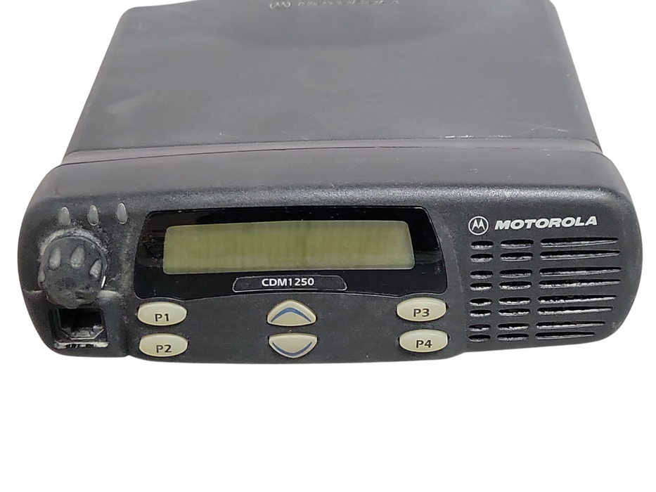 Motorola CDM1250 AAM25KKD9AAAN VHF frequency range of 136–174 MHz 64 Channe _