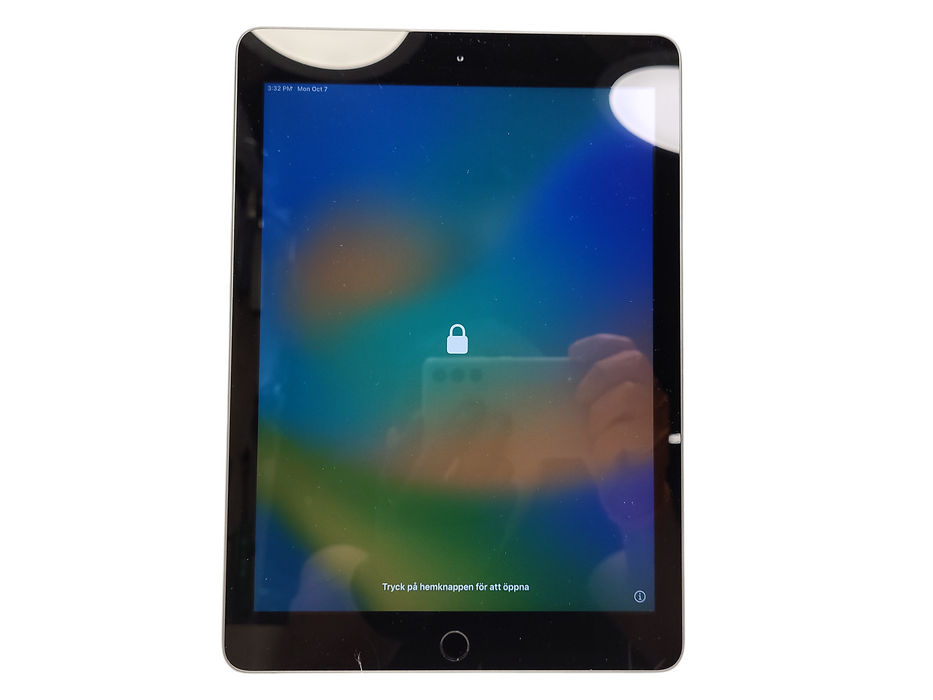 Apple iPad 5th Generation Wi-Fi A1822 READ Q$