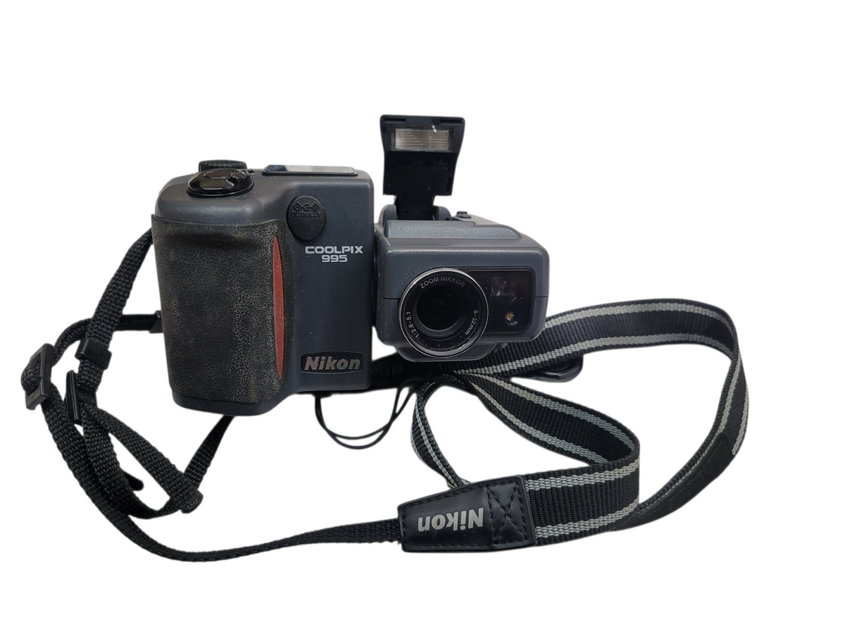 Nikon COOLPIX E995 Compact Digital Camera — retail.era