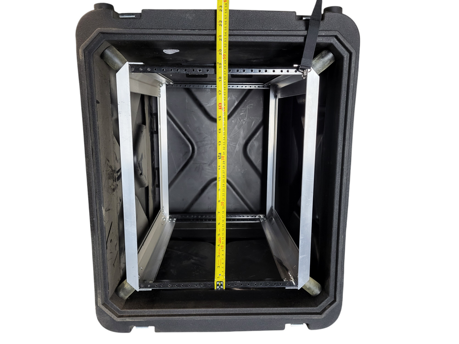 SKB cases Heavy duty equipment case 28.5" x 22" x 27" (Rack: 19" x 16" x 2) Q$