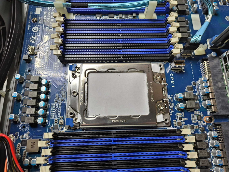 Gigabyte R282-Z93 12X3.5" Barebones Server 2x 2000W | Supports EPYC & NVMe Q)