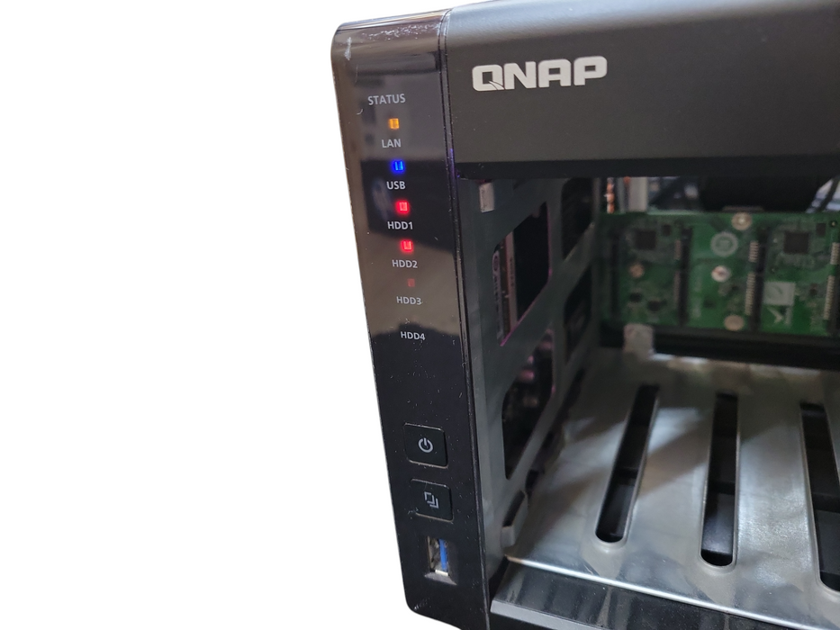 QNAP TS-451+ 4-Bay NAS READ !