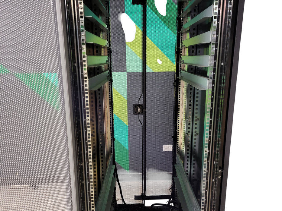 NETAPP NAC-0501 42U Server Rack w/ 4x Spectrum Power 72A-130BMLEN-02 PDU $