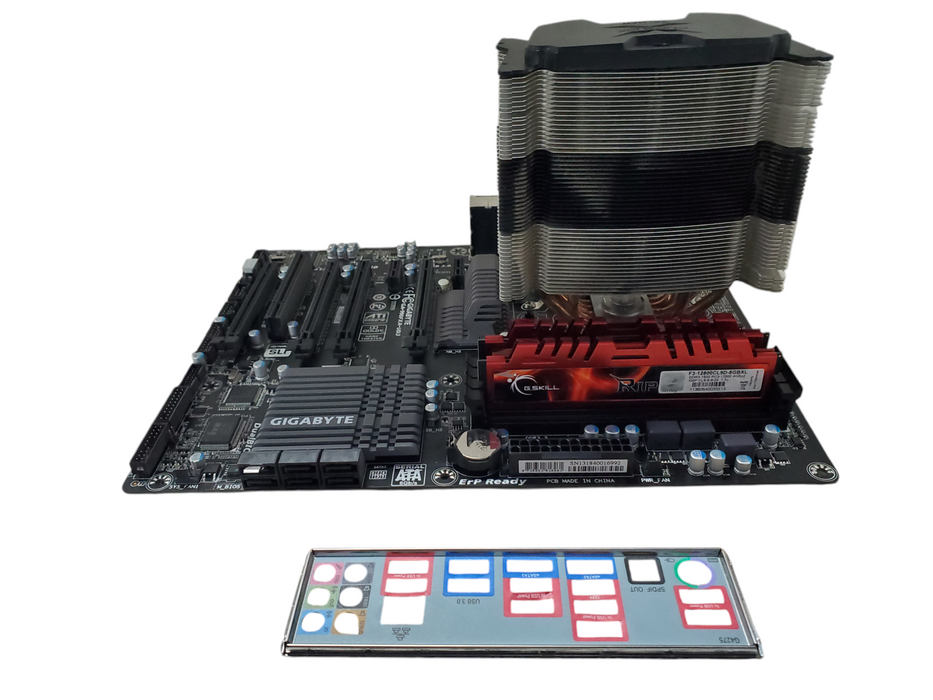 Gigabyte GA-990FXA-UD3 with AMD FX-8350 8GB ram NO HDD NO GPU