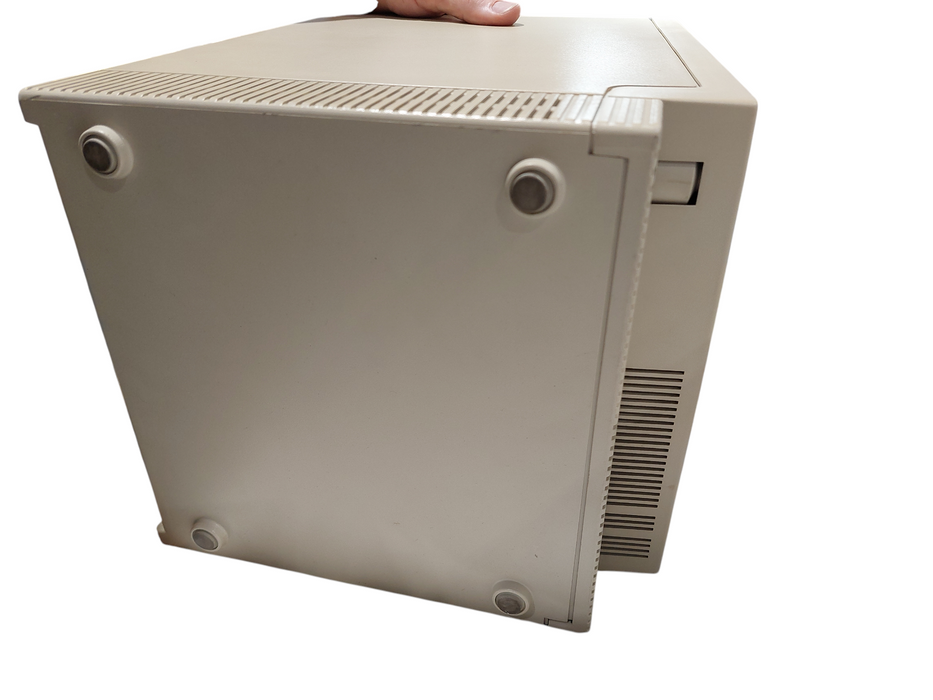 Macintosh SE Model: M5011 ( 1mbyte Ram, 800K ) Floppy =