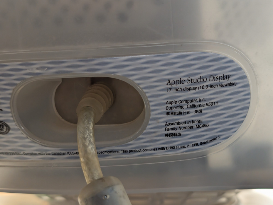 Apple Studio Monitor CRT 17 Model M6496 -