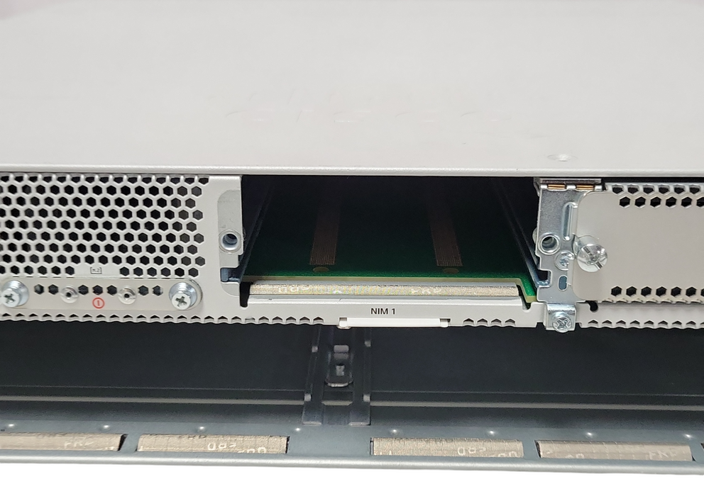 Cisco C8300-2N2S-6G Router Chassis No Power supply, READ _