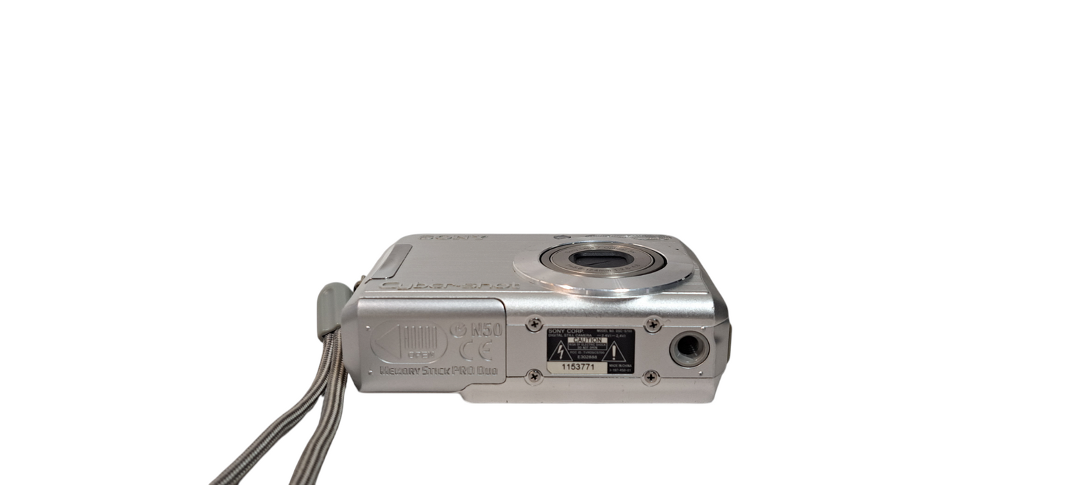 Sony Cyber-shot DSC-S700 Point & Shoot Digital Camera 7.2MP
