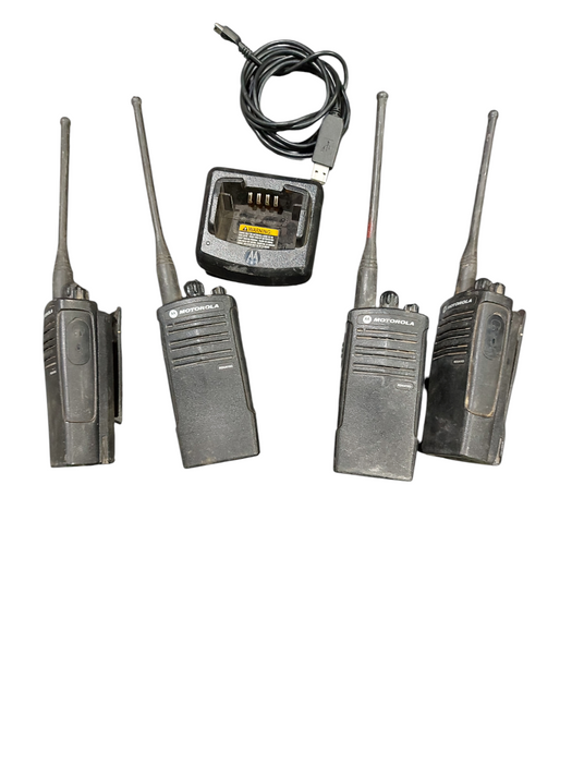 Lot 4x Motorola PMUE3039B/A RU4103BKN9AA Two Way Radio with One Charger