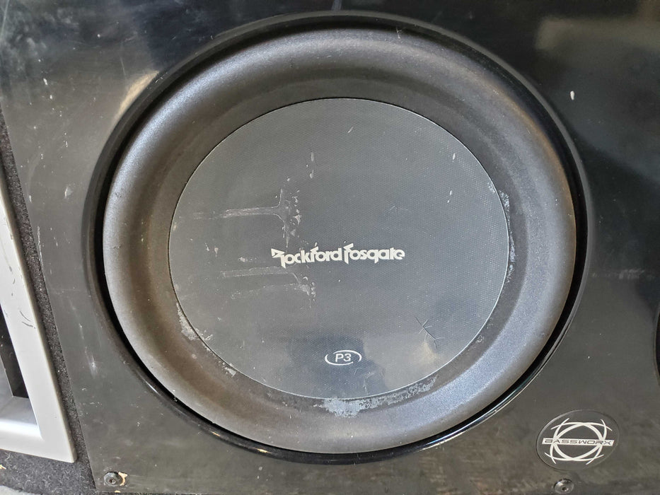 2x Rockford Fosgate 3P | Punch p1000x1bd  in Bassworx Enclosure READ