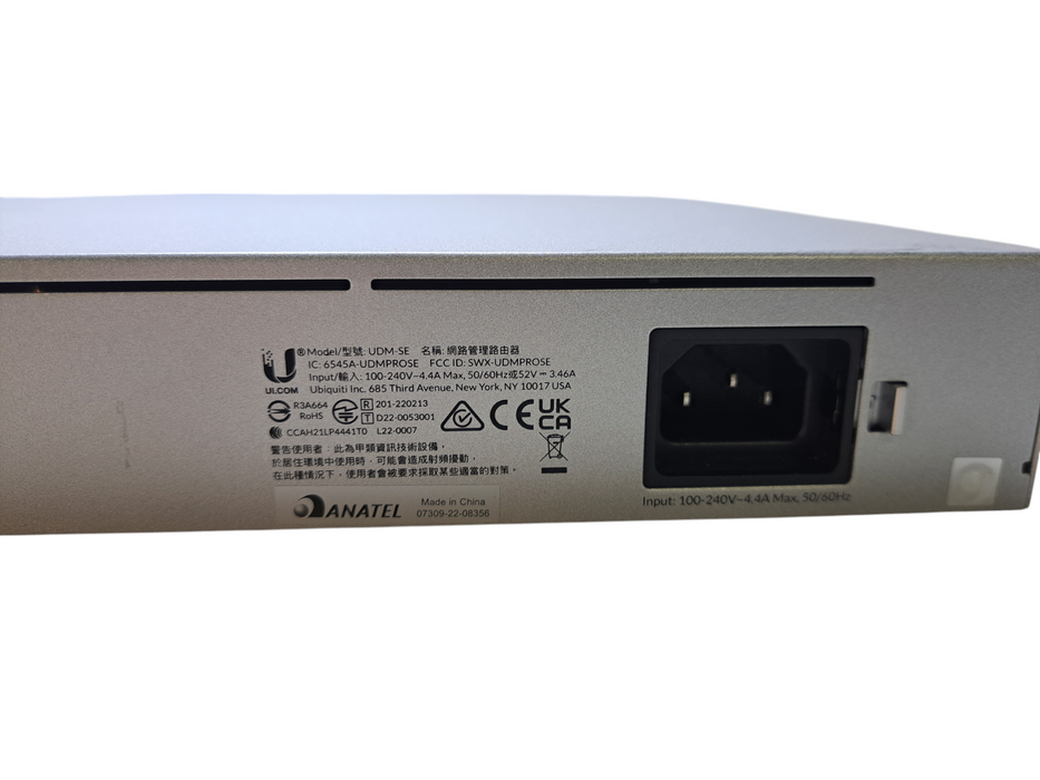 Ubiquiti UDM-SE UniFi Dream Machine Special Edition Integrated 8-Port PoE+ )