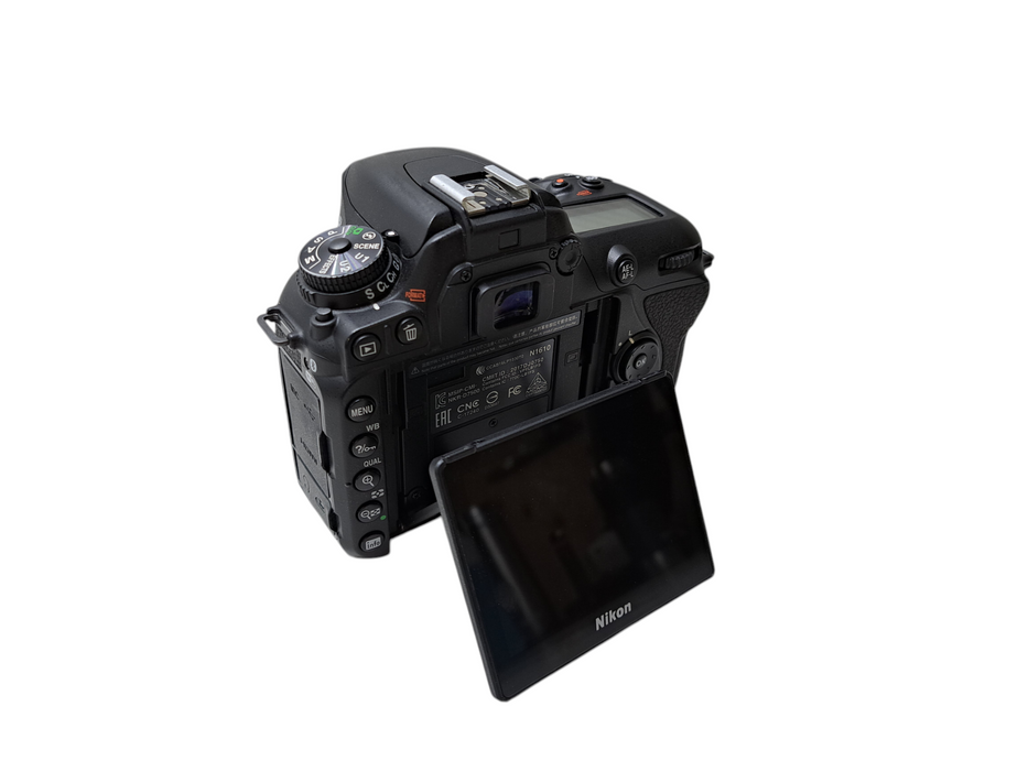 Nikon D7500 20.9MP Digital SLR Camera Body *READ* )