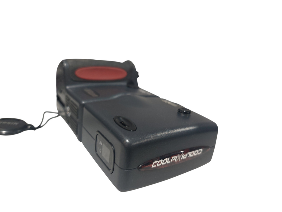 Nikon E990 CoolPix 990 Camera- Zoom Nikkor 8-24mm 1:2.5-4  3.34mp  =