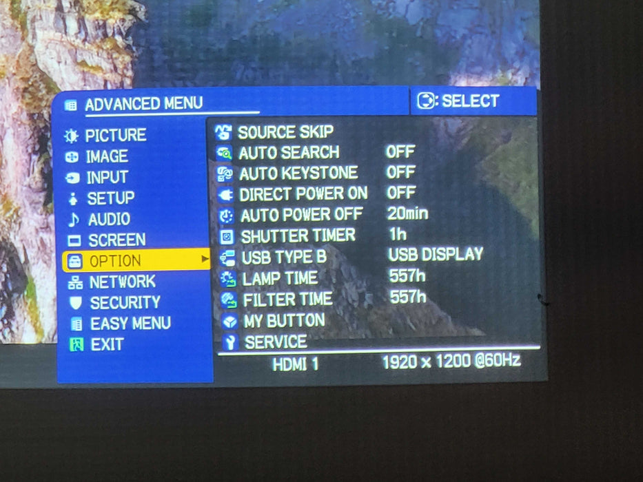 Christie LWU501i 3LCD WUXGA Large Venue Projector 557 Lamp Hours No remote $