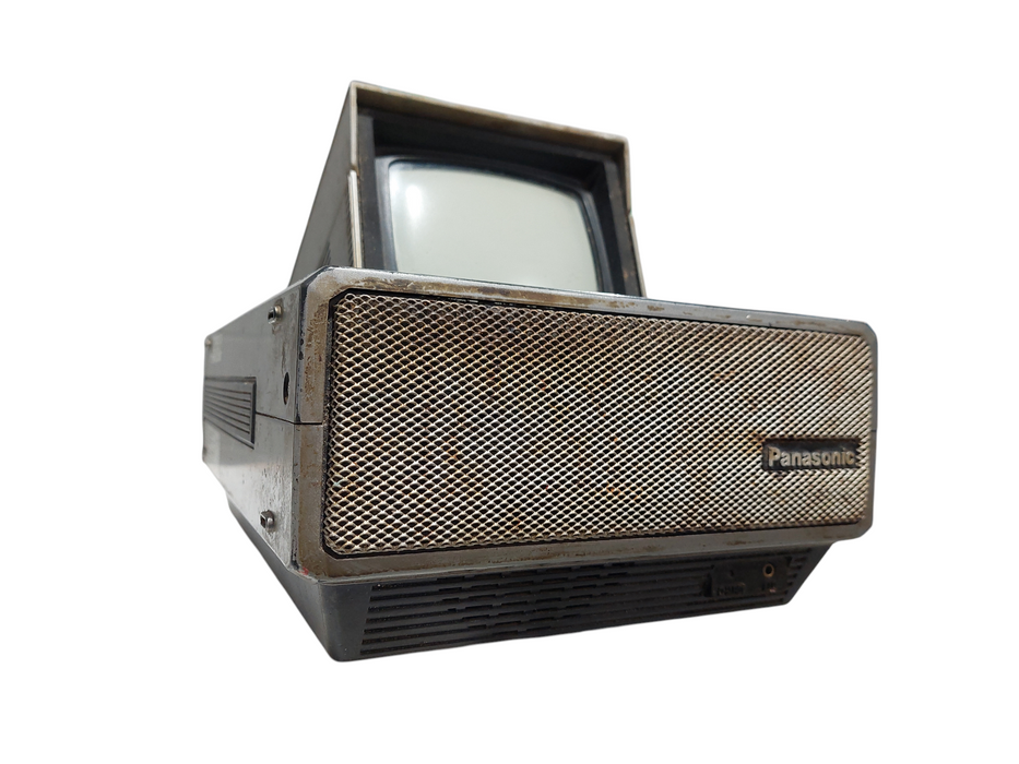 Vinatge Panasonic Solid State T.V. Model: TR-5050C ( Parts )  =