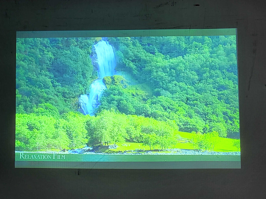 Christie LWU501i 3LCD WUXGA Large Venue Projector 1311 Lamp Hours No remote $