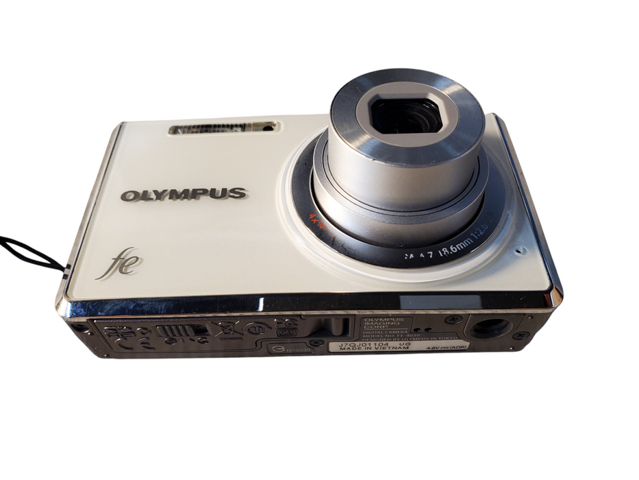 Olympus FE-4030 Compact Digital Camera 14MP Works LCD display dark spot