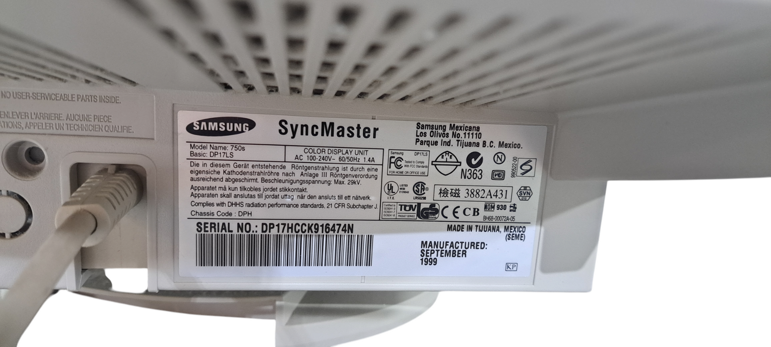 Samsung SyncMaster 750s 17-inch CRT Monitor