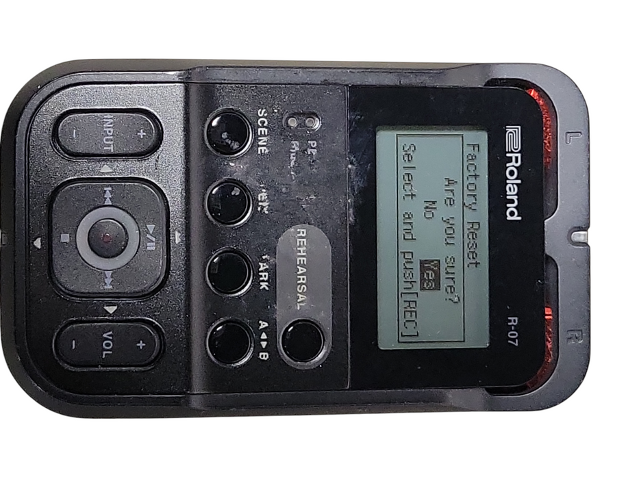 Roland R-07 High Resolution Digital Audio Recorder, No Sd Card, READ _