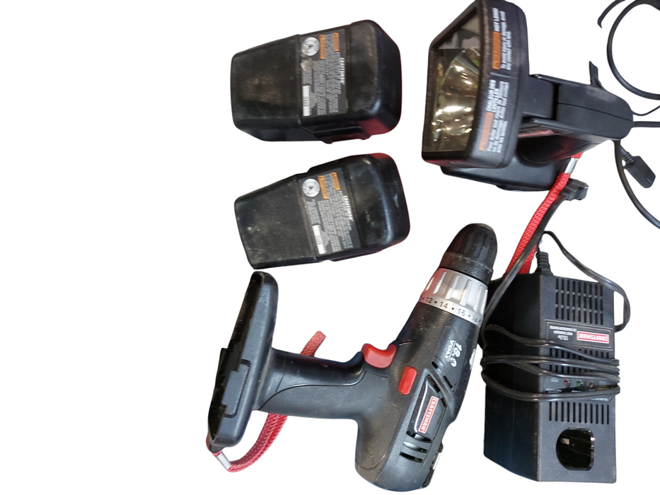 CRAFTSMAN 18V  CORDLESS DRILL DRIVER W/ CHARGER BATTERY LIGHT CASE