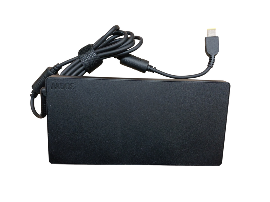 LENOVO Universal ThinkPad Thunderbolt 4 Docking Station DK 2131 READ