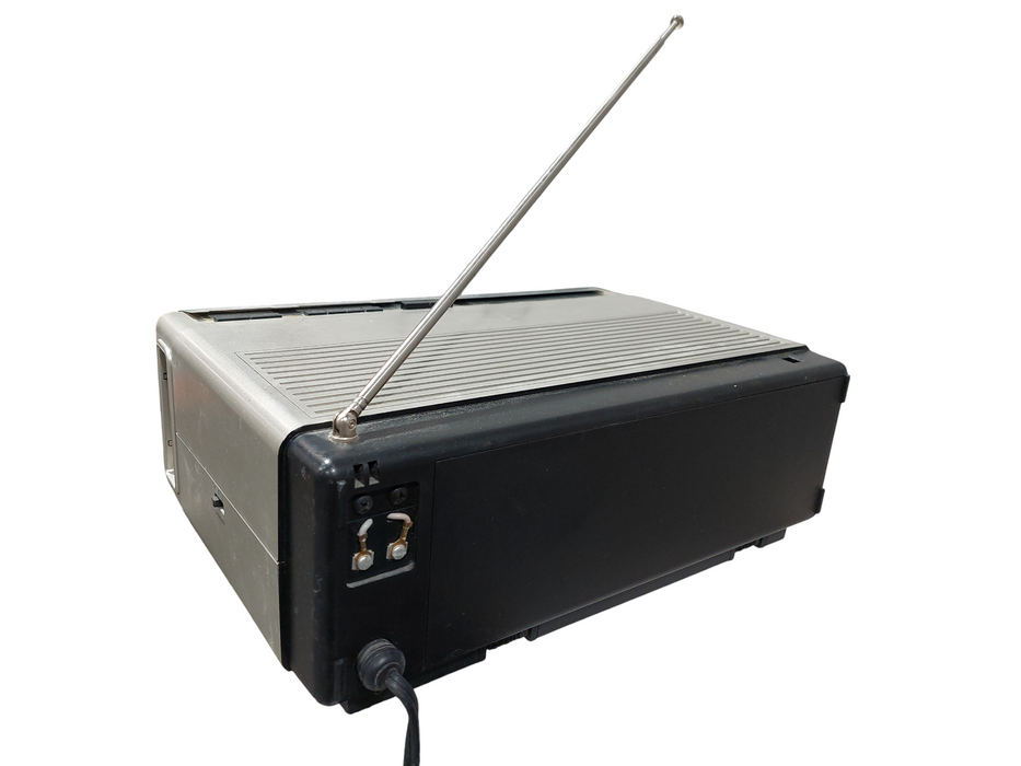 Vintage RCA 1982 Portable TV UHF/VHF  AC/DC Radio Clock Model: CGR 056S  =