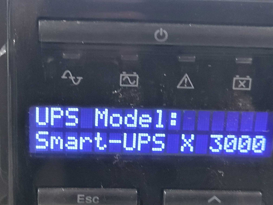 APC Smart UPS X 3000 (SMX3000RMLV2UNC) + Batteries %