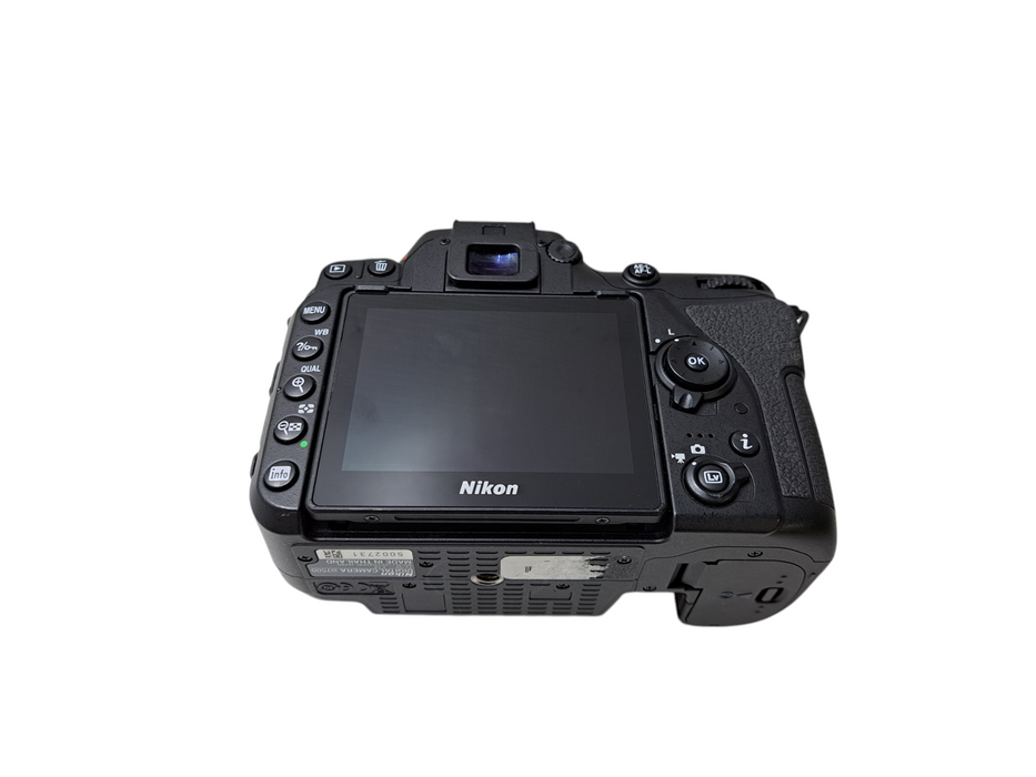 Nikon D7500 20.9MP Digital SLR Camera Body *READ* )