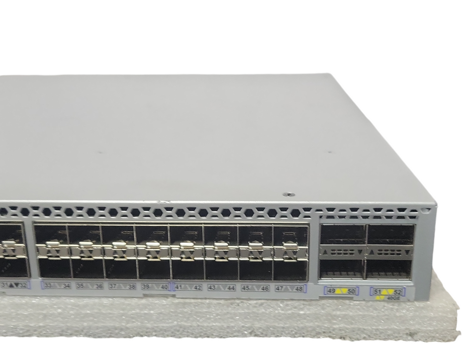 Brocade BR-VDX6740-64-R 48x Port 10G SFP+ 4x 40G QSFP+ all Active, 2x Ports _