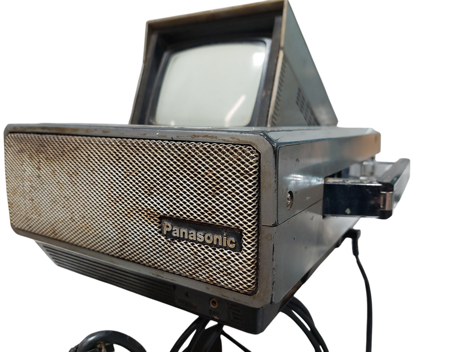 Vinatge Panasonic Solid State T.V. Model: TR-5050C ( Parts )  =