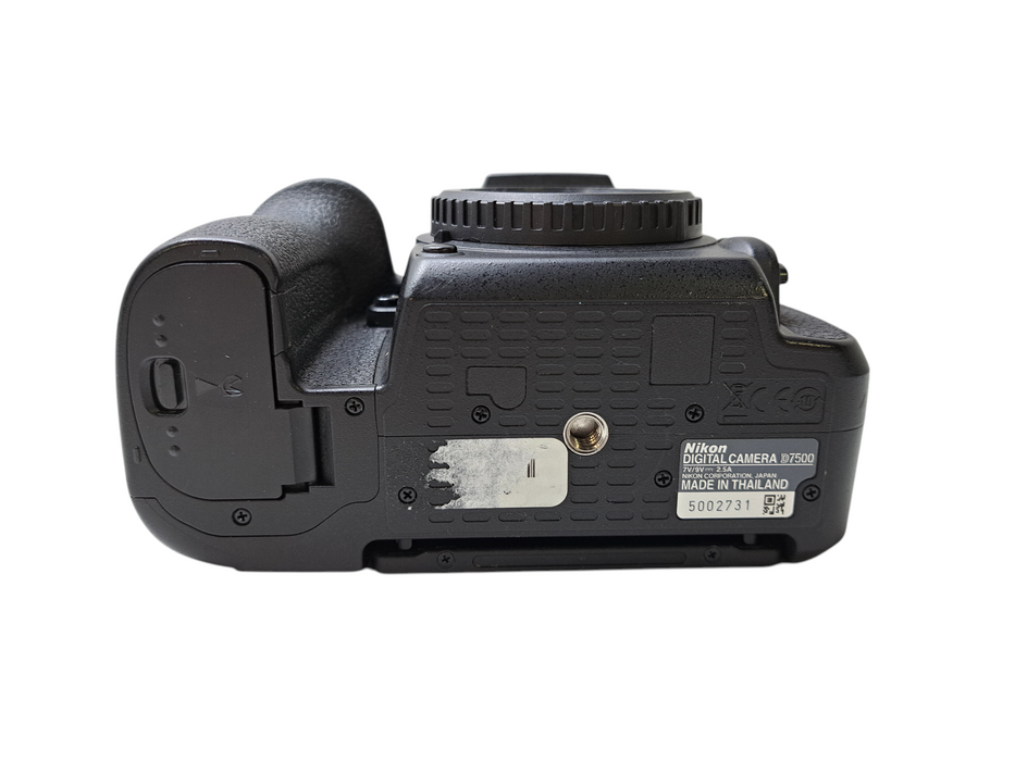 Nikon D7500 20.9MP Digital SLR Camera Body *READ* )