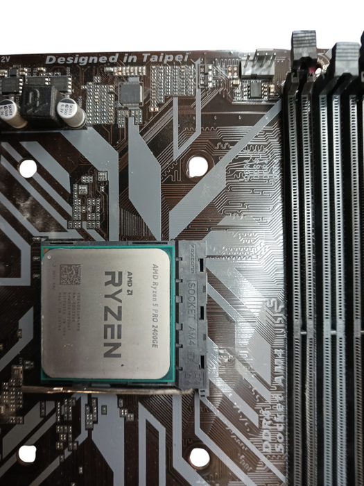 Gigabyte B450M DS3H Motherboard & AMD Ryzen 5 PRO 2400GE CPU Combo