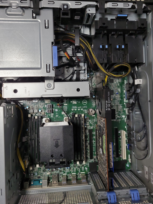DELL Precision 5820 Xeon W-2123 3.6GHz 16GB RAM 2TB HDD Radeon PROwx7100 _