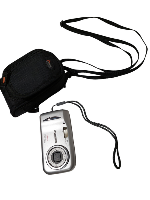 Olympus Camedia Digital Camera D-545 Zoom 4.0 MP  =