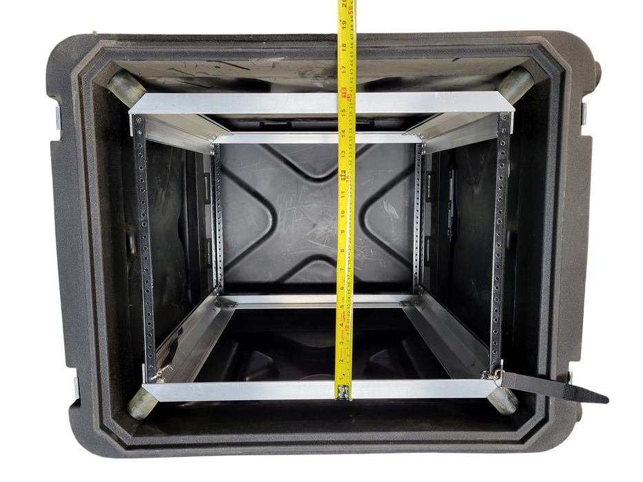 SKB cases Heavy duty equipment case 28.5" x 22" x 27" (Rack: 19" x 16" x 2) Q$